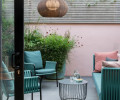 Tak można urządzić niewielkie patio - inspiracja z Fulham