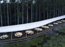 Restauracja, która swoją bryłą wpisuje się w otaczającą ją przestrzeń. To Garden Hotpot, w którym serwowane jest nie tylko dobre jedzenie, ale także wyjątkowe doznania estetyczne. W takim miejscu każdy posiłek będzie smakował lepiej!
