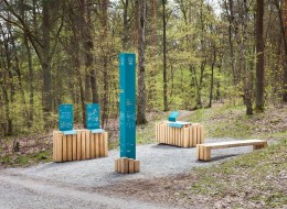 W Grunewald – jednej z dzielnic Berlina postanowiono stworzyć wystawę, która umożliwi kontakt z chronionymi obiektami przyrodniczymi, a także pozwoli odwiedzającym na refleksję na temat zmian klimatycznych.