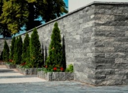 Projektowanie ogrodu to nie lada wyzwanie zarówno dla jego właściciela, jak i architekta krajobrazu. Wskazane jest poświęcić więcej uwagi na poszukiwania ciekawych i nowoczesnych rozwiązań, aby otaczający teren spełniał funkcje nie tylko praktyczne, ale i pięknie się prezentował. Doradzamy z czego wznosić elementy małej architektury, aby stanowiły funkcjonalny i dekoracyjny element każdego ogrodu.