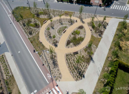 Wielkopolski Jarocin dołączył do listy miast, na których terenie zlokalizowane są parki kieszonkowe. Pierwszy park kieszonkowy w Jarocinie, położony na skrzyżowaniu ulic Do Zdroju i Wrzosowej, został oddany do użytku w 2022 r. Powstanie parku kieszonkowego związane było z szeregiem innych inwestycji dotyczących miejskiej infrastruktury, jakich w ostatnim czasie podejmowało się miasto. Tego typu realizacja miała na celu nie tylko odnowienie niezagospodarowanego terenu, ale przede wszystkim stworzenie przestrzeni, która będzie sprzyjać integracji mieszkańców i zapobiegać wykluczeniu osób starszych. 