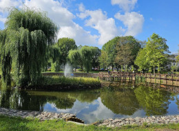 Spektakularna przemiana centrum Lęborka. Park im. Marii i Lecha Kaczyńskich odzyskał rangę miejskiego salonu