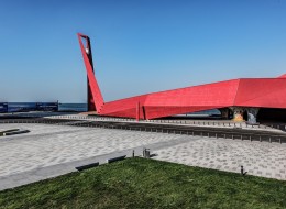 Most Shifeng w Qingdao, zaprojektowany przez chińskich architektów, inspirowany jest wizerunkiem feniksa.