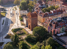 Wkrótce zniknie ogrodzony wykop przed Wysoką Bramą w Olsztynie. Miasto planuje przywrócić temu miejscu reprezentacyjny charakter