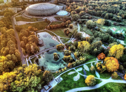 Położony w dzielnicy Czyżyny i zrewitalizowany w ostatnich latach krakowski Park Lotników Polskich został doceniony w konkursie organizowanym przez Towarzystwo Urbanistów Polskich. Wyniki XVI edycji ogłoszone zostały w październiku, a nagrody zostaną wręczone podczas Gali Jubileuszowej, która odbędzie się 15 listopada w Łodzi. Krakowski park zdobył II miejsce w kategorii „Rewitalizowana przestrzeń publiczna w zieleni”, zdobywcą pierwszego miejsca są z kolei słupskie Kliny Zieleni.