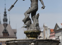 Organizatorem konkursu jest Gmina Miasta Gdańska, reprezentowana przez Prezydenta Miasta Gdańska. Przedmiotem konkursu jest opracowanie projektu oryginalnych zestawów współczesnych mebli miejskich, wpisujących się w charakter określonego typu przestrzeni Gdańska.