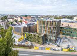 W centrum Radomia powstaje nowoczesny kompleks edukacyjny, w którym architektura zostaje ściśle powiązana z naturą.
