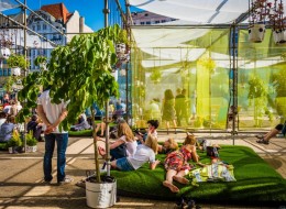 Celem projektu Atelier Starzak Strebicki była zmiana monumentalnej skali placu Wolności na skalę ludzką. Plac Wolności zarówno latem jak i zimą zazwyczaj pozostaje niezagospodarowany, a betonowa nawierzchnia i brak zieleni nie sprzyjają pojawianiu się tam spontanicznych działań mieszkańców miasta. 