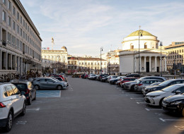 Plac Trzech Krzyży w Warszawie, będący jednym z centralnych punktów miasta, wchodzi w kolejny etap przekształceń krajobrazowych.