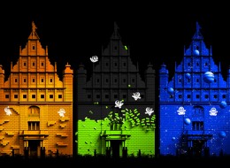 Od 23 do 28 sierpnia każdy będzie mógł zobaczyć aż 20 imponujących świetlnych instalacji, a wśród nich mappingi 3D, projekcje na kurtynach wodnych, nocne pokazy lotnicze, pokazy laserowe czy multimedialny pokaz astronomiczny.