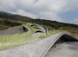 Wystawa, prezentująca niezwykłą twórczość Sheng-Yuan Huanga i założonej przez niego pracowni Fieldoffice Architects, przygotowana przez Alliance for Architectural Modernity z Tajwanu została po raz pierwszy zaprezentowana w 2016 roku w Muzeum Alvara Aalto w Helsinkach.