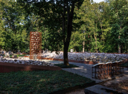 Korten i kamienie są symbolami przemijania i pamięci. Stanowią łatwy do odczytania kod symbolicznym oraz ciekawy ślad w przestrzeni. Od Archiworks