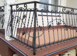 Po urządzeniu wnętrza domu pozostaje nam ważny problem do rozwiązania na zewnątrz: wykończenie powierzchni na tarasie lub balkonie. Zastanawiając się nad wyborem technologii powinniśmy kierować się nie tylko estetyką, ale również wytrzymałością i odpornością na warunki atmosferyczne. Podpowiadamy, w jaki sposób wykończyć powierzchnie płaskie na zewnątrz domu lub mieszkania.