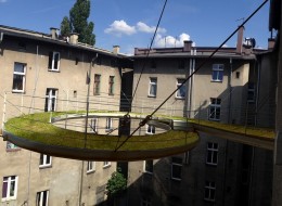 Są takie pomysły, które powstają z potrzeby chwili. Taki jest właśnie balkon Walk-on. Kolejny upalny dzień lata spędzony w biurze i marzenie 