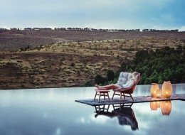 Zacisze domowego ogrodu lub tarasu, to miejsca, w których najchętniej spędzamy czas w upalne, letnie dni. Dobrze zaprojektowana, outdoorowa przestrzeń oraz odpowiednio dopasowane meble i dodatki zagwarantują komfort i wprowadzą atmosferę sprzyjającą wypoczynkowi. 