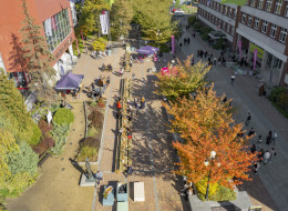 Katowicki projekt „Laboratorium Rawa” otrzymał nagrodę specjalną w XVII Konkursie Towarzystwa Urbanistów Polskich na Najlepiej Zagospodarowaną Przestrzeń Publiczną 2023 r. Konkurs organizowany przez Towarzystwo Urbanistów Polskich w ciągu kilkunastu lat docenił szereg inspirujących i funkcjonalnych projektów z całej Polski. Inicjatywa „Laboratorium Rawa” realizowana przez uczelnie partnerskie Konsorcjum Akademickiego, Górnośląsko-Zagłębiowską Metropolię i Miasto Katowice, ma na celu przekształcenie śródmiejskiego odcinka doliny Rawy i przestrzeni kampusu w park rzeczny.