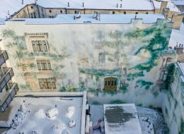 Nowy etap inwestycji Duda Development w sercu Łodzi przyciąga uwagę nie tylko architekturą, lecz także autorskim muralem inspirowanym miejską tkanką
