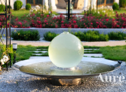 Prywatny ogród zaprojektowany przez Dagmarę Berent z Aurea Garden podzielony został na kilka stref. Jedną z najważniejszych jego składowych jest miejsce uprawy warzyw i ziół. Dzięki temu ogród poza miastem z dużym warzywnikiem stał się nie tylko przestrzenią przeznaczoną do rekreacji, ale zapewniającą także stały dostęp do dóbr ziemi z własnej uprawy.