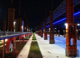 Parco Dora w Turynie to obszar znajdujący się w pobliżu centrum miasta. Na uprzednio zdewastowanych terenach poprzemysłowych architekci z firmy Latz Partner zdecydowali się utworzyć park i udostępnić teren dla mieszkańców Turynu. Na obszarze opracowania znajdują się liczne zabytkowe budynki warte zachowania i konserwacji. Bliski dostęp do rzeki Dora zachęca odwiedzających do kontaktu z wodą. 