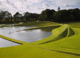 Ogród powstał ku chwale najważniejszych odkryć XX wieku. Park znajduje się w Szkocji, w okolicach miasteczka Dumfries i zajmuje około 12 hektarów powierzchni.  