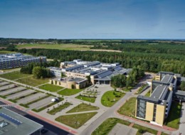 Konkurs na opracowanie projektu architektonicznego zespołu obiektów sportowych (w tym stadionu lekkoatletycznego z pełnowymiarowym boiskiem do piłki nożnej, kortów tenisowych otwartych, sali sportowej wielofunkcyjnej wraz z boiskiem do piłki plażowej i kortami tenisowymi).