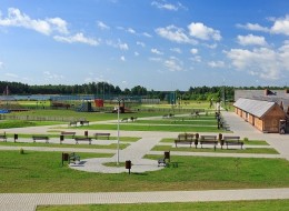 Ponad połowa ludzi na świecie żyje w miastach. W tej sytuacji potrzeba projektowania przyjaznej, zrównoważonej i użytecznej przestrzeni staje się jeszcze większa niż kiedykolwiek wcześniej. Przyglądamy się wzorcowym realizacjom i zdradzamy zasady kształtowania wyjątkowej tkanki miejskiej.