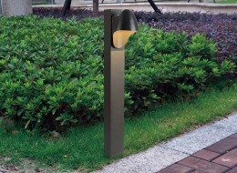 Coraz więcej osób decyduje się przy urządzaniu ogrodu  na skrajny minimalizm i prostotę. Jednym z najważniejszych elementów każdego nowoczesnego ogrodu jest oświetlenie. Jakie zatem lampy warto wprowadzić do ogrodu minimalistycznego, żeby był w pełni funkcjonalny i piękny w swej ascetyczności?