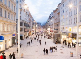 Przebudowa Mariahilferstrasse w Wiedniu stała się przykładem doskonałego zagospodarowania przestrzeni publicznej. Miejsce oferuje mieszkańcom oraz turystom wysokiej jakości powierzchnię handlową oraz rekreacyjną. Projekt został skomponowany przez pracownię Bureau B+B oraz Orso.Pitro w 2013 roku i wygrał konkurs na ponowne zagospodarowanie ciągu pieszego w Wiedniu. 