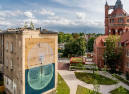 Na terenie rewitalizowanej inwestycji Sudea we Wrocławiu pojawiły się nowe realizacje artystyczne, które nawiązują do historii miejsca i krajobrazu Sudetów