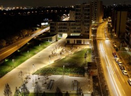 Wzdłuż ulicy Via Gallarate w Mediolanie stworzono przyjazną przestrzeń publiczną dla mieszkańców okolicznej dzielnicy. Obszar o powierzchni 30 000 m2 znajduje się pośród zabudowy mieszkaniowej oraz usługowej. Główną myślą projektantów z firmy Marotta Basile Arquitectura było zjednoczenie terenu zabudowanego ze ścieżkami i zielenią, tworząc jednolity i funkcjonalny projekt. 