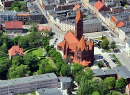Starostwo Powiatowe w Ostrowie Wielkopolskim, al. Powstańców Wielkopolskich 16, 63-400 Ostrów Wielkopolski, woj. wielkopolskie, tel. 62 7378400, faks 62 7378433.