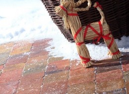 Trudne warunki pogodowe i niskie temperatury sprawiają, ze zimą taras nigdy nie będzie równać się z pomieszczeniem, w którym panuje przyjemne ciepło. Jednak nawet zimą, a szczególnie w okresie przedświątecznym, możemy zadbać się o to, aby na naszym tarasie zapanowała niepowtarzalna aura i pełnił on swoją drugą funkcję – reprezentacyjną.