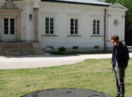 W ramach międzynarodowej wystawy „O potrzebie tworzenia widzeń” w Centrum Rzeźby Polskiej w Orońsku powstała praca dedykowana parkowi i pałacowi Józefa Brandta. 