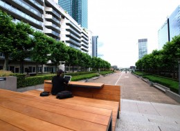 La Defense to ważny punkt na mapie Paryża oraz jedna z najbardziej znanych na świecie dzielnic biznesowych.