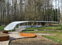Organiczna bryła pawilonu ogrodowego w Arboretum SGGW w Rogowie to projekt architektoniczny JRK72 Architekt.