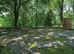 Wcześniej łódzki park im. Stanisława Moniuszki pozostawał zapomniany, a przechodnie mijali do w pośpiechu. Teraz zielony teren przeszedł gruntowną rewitalizację, dzięki czemu stał się miejscem odpoczynku mieszkańców i turystów.