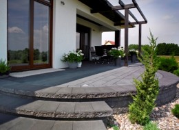 Najnowsze trendy architektoniczne stawiają na funkcjonalność oraz przestronność. Minimalistyczne bryły budynków pozbawione są elementów dekoracyjnych i urzekają elegancją.