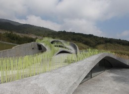 Wystawa, prezentująca niezwykłą twórczość Sheng-Yuan Huanga i założonej przez niego pracowni Fieldoffice Architects, przygotowana przez Alliance for Architectural Modernity z Tajwanu została po raz pierwszy zaprezentowana w 2016 roku w Muzeum Alvara Aalto w Helsinkach.