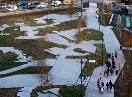 Prezentowany park, został zaprojektowany we Francji przez zespół projektowy Ateliers 2/3/4. 