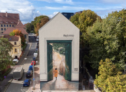Na ścianie kamienicy przy Niedziałkowskiego 1 w Poznaniu pojawił się mural, który przyciąga uwagę nie tylko formą, ale też znaczeniem.