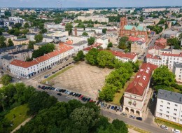 Poprawa projektu placu Starego Rynku w Łodzi ruszy niebawem - będzie więcej zieleni, a mniej betonu.