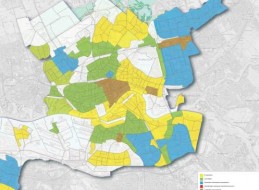 Coraz gorętsze lata oraz nasilające się zjawisko wysp ciepła na terenach zurbanizowanych sprawia, że polskie samorządy są coraz bardziej świadome tego, jak ważna jest zielona infrastruktura miasta. Coraz częściej więc premiują osoby, które przyczyniają się do powstawania zieleni w mieście w postaci zwolnień od podatku od nieruchomości.