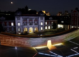 Na wszystkich odwiedzających festiwal designu w Londynie w tym roku czeka przyjemna niespodzianka. Do 12 października na terenie Rootstein Hopkins Parade Ground w Chelsea College of Arts można podziwiać jedną z głównych atrakcji festiwalu, która z pewnością wywoła uśmiech na twarzach amatorów innowacyjnych projektów. 