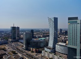 Warszawa wciąż wzbogaca się o nowe, wysokiej klasy obiekty architektoniczne. Już teraz najwyższe budynki w mieście można zobaczyć na specjalnie dedykowanej stronie internetowej, na której znajduje się pięć panoram lotniczych z widokiem na stolicę.