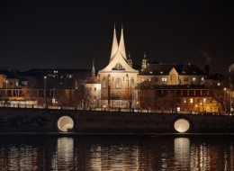 W Pradze już niebawem oddane zostaną do użytku mieszkańców zrewitalizowane nabrzeża przepływającej przez centrum miasta Wełtawy. Wnęki w murze nadrzecznym wypełnią się kawiarniami i klubami.