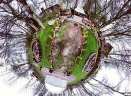 Permakultura to prowadzenie zbilansowanego rolnictwa w zrównoważonym i samonapędzającym się stopniu, przynoszącym owocne polny dla gospodarki, środowiska i ludzi. Ma to swoje przełożenie w kształtującym się lokalnym krajobrazie i kulturze w skali micro. 
