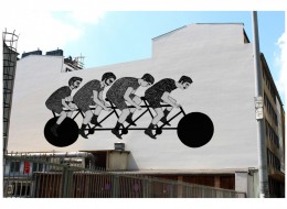 Już wkrótce na wschodniej ścianie Kamienicy na Woli Ogrodowa 65   pojawi się  mural. Inwestor zakończył właśnie konkurs na obraz który powstanie na rewitalizowanym obiekcie. Już wkrótce na pustej ścianie pojawią się „Cykliści”.