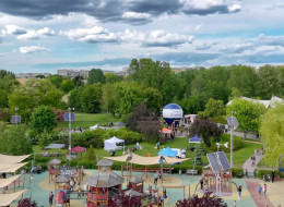 Park Górczewska w najbliższych latach przejdzie szereg zmian, które mają realnie podnieść bezpieczeństwo, poprawić jakość infrastruktury i wzmocnić przyrodniczy charakter tej popularnej przestrzeni rekreacyjnej.