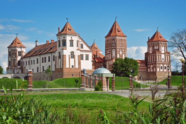 Ogród Radziwiłłów przy zamku w Mirze wraca po stuleciach