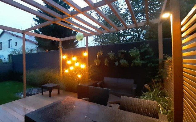 Pergola w ogrodzie